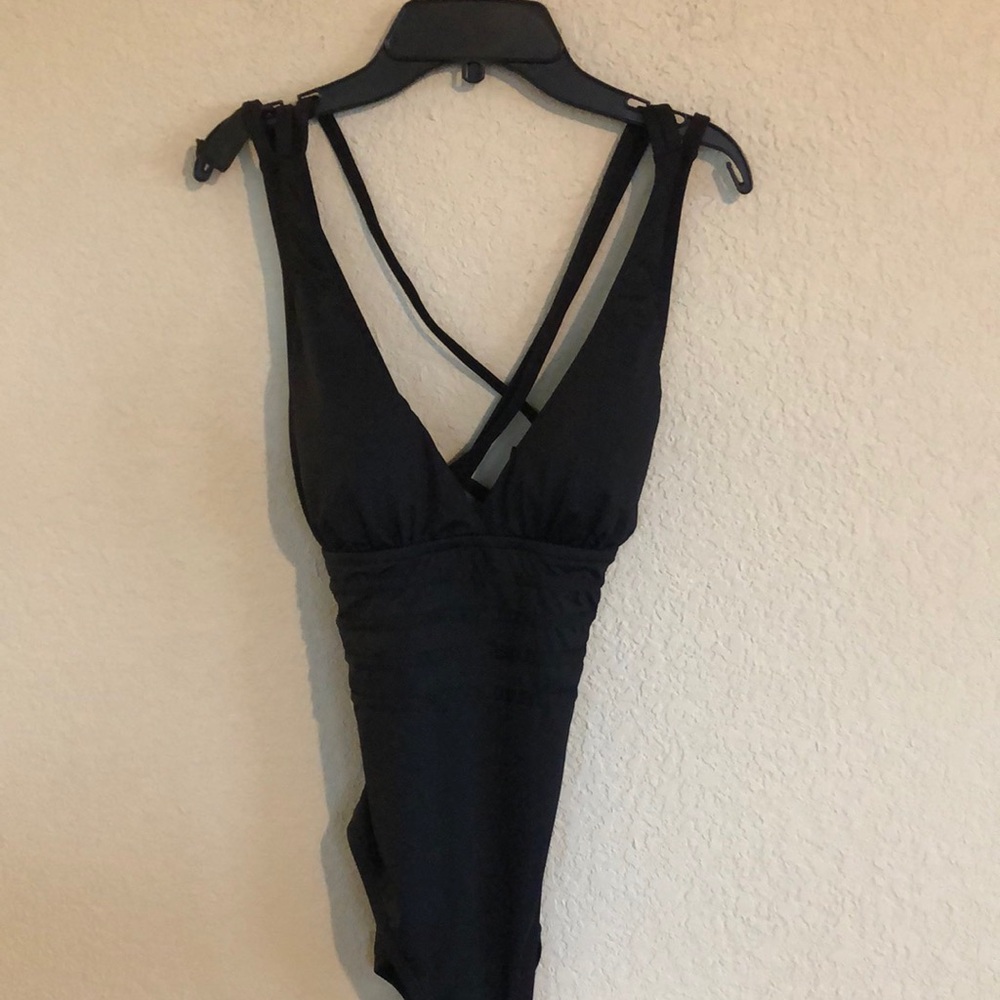 LA BLANCA Island Goddess Multi-Strap Cross-Back - Picture 2 of 16